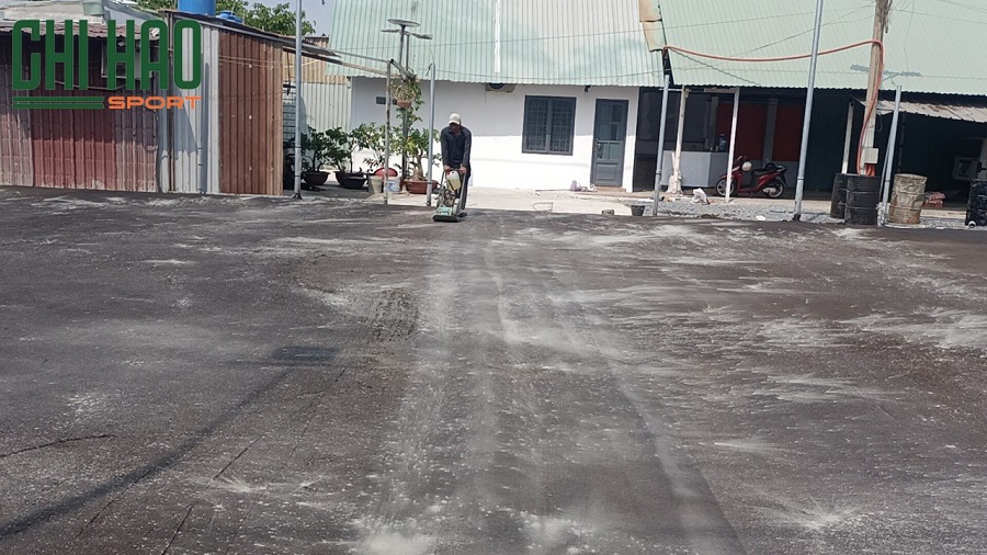 Chuẩn bị bề mặt sân 