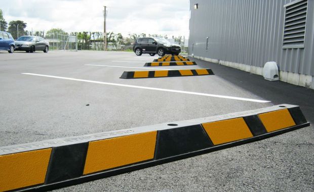Thiết kế chân đế đa dạng, thi công linh hoạt