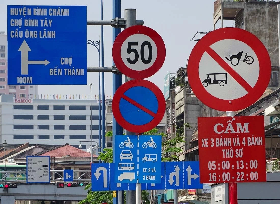 Loại biển báo – Tác động trực tiếp đến chi phí