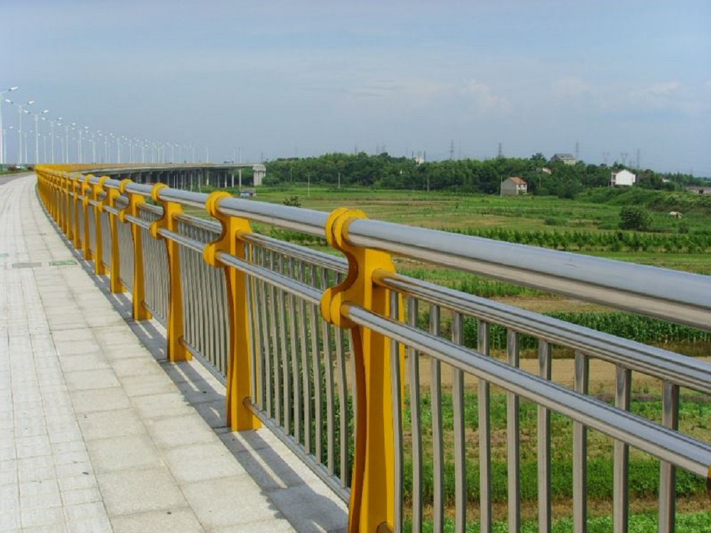 TẠI SAO LỰA CHỌN CHÚNG TÔI CHO DỊCH VỤ GIA CÔNG LAN CAN CẦU ĐƯỜNG VÀ SONG CHẮN RÁC?