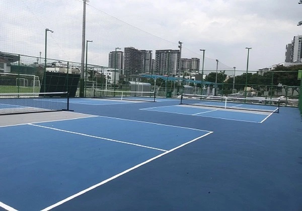 Chi phí lắp đặt hệ thống chiếu sáng sân pickleball