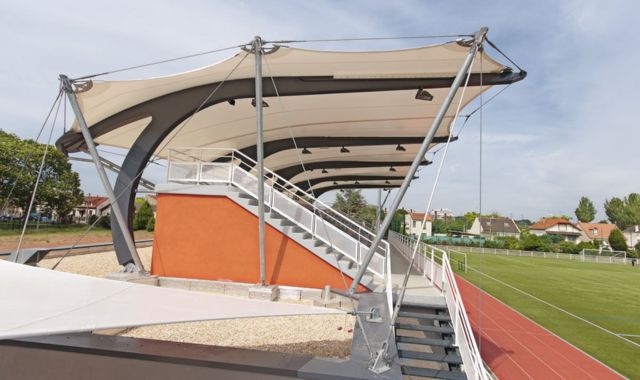 mái canopy khán đài sân bóng đá giá rẻ